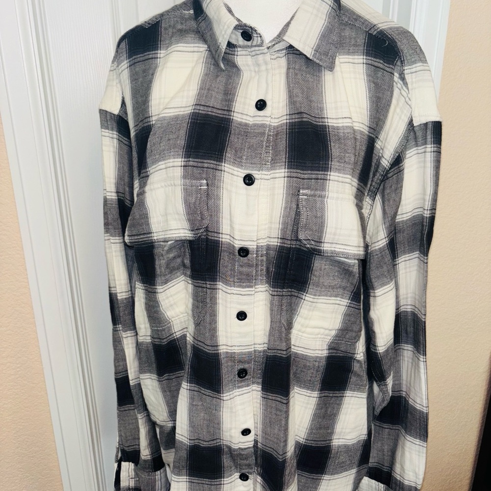 American Eagle Outfitters Black and Cream Plaid Shirt